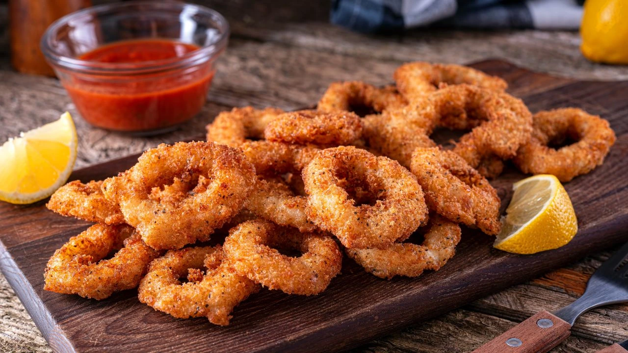 Golden fried calamari rings with marinara dipping sauce